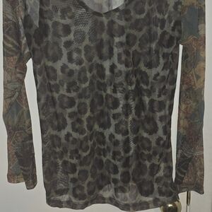 Chic Leopard Print Long Sleeve Top